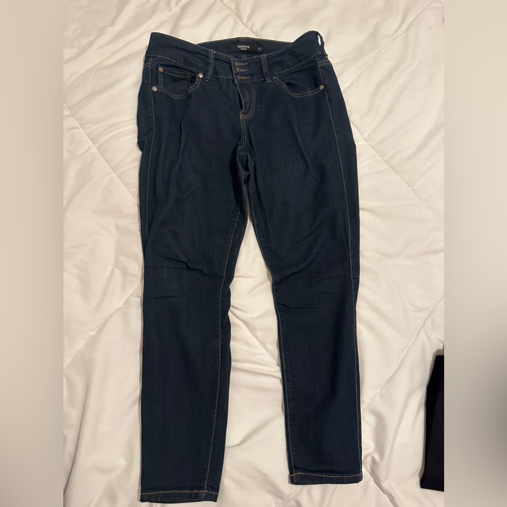 Torrid skinny jegging size 10 dark wash jeans